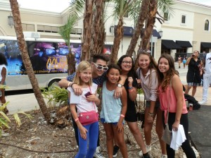 tyler Talented artist from south flroida pose with some of the girls